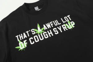 T-shirt Casual da <span class=keywords><strong>Uomo</strong></span> di Alta Qualità Stile Streetwear con Stampa Designer a Lettere: "THAT'S AN AWFUL LOT OF COUGH SYRUP" - Product Image 3