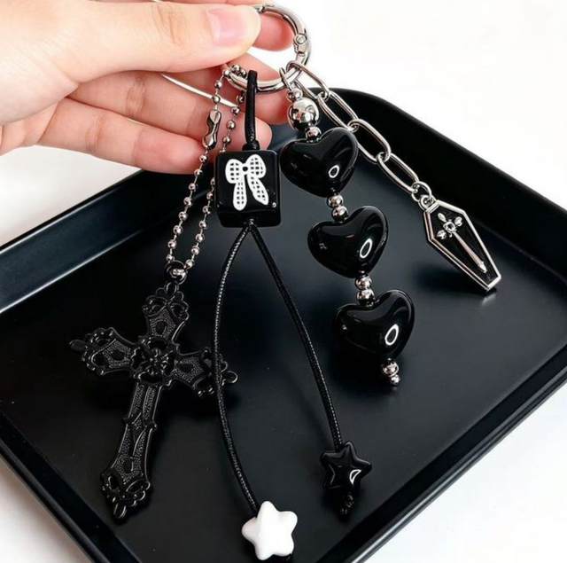 Custom New Creative Y2K Style Fashionable Phone Charm Pendant for Women and Men for Friendship Gift Metal Keychain