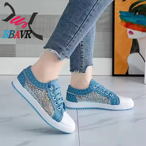 Nuevo modelo 2026: Zapatillas de lona transpirables con malla, color liso, diseño hueco, planas, con cordones, ligeras, para estudiantes. - Product Image 4