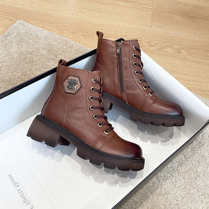 Botas Personalizadas de Cuero Vacuno Genuino con Cierre de Cremallera, Fabricadas por Mayoristas OEM para Mujeres y Niñas - Product Image 4