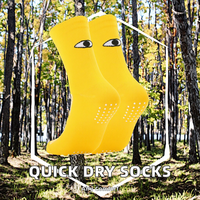 Chaussettes de sport de course à pied et de cyclisme à séchage rapide pour hommes Chaussettes de basket-ball de qualité respirante Chaussettes de basket-ball personnalisées en nylon polyester tricotées à équipage élevé