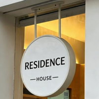 Chuanghui haute qualité personnalisé rond LED rotatif boîte à lumière signe extérieur acrylique publicité boîtes à lumière