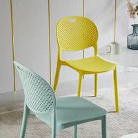 Chaise de salle à manger en plastique à trous ronds respirants, idéale pour la maison, la cuisine, le café et les salons de thé – Meilleur prix
