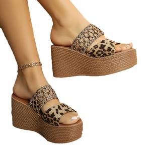 Sandales d'été à <span class=keywords><strong>plateforme</strong></span> compensée léopard pour femmes grande taille pantoufles épaisses creuses <span class=keywords><strong>petite</strong></span> taille du commerce extérieur pour les vêtements de plein air - Product Image 5