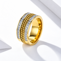 Breiter Edelstahl-Zirkonring mit geflochtenem Mittelteil und 14K Gold-Vakuumbeschichtung, 9g Statement-Ring