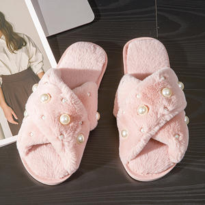Nouveaux produits 2026 – Chaussons pour femme, style mariée, en peluche, perles, fourrure moelleuse, hiver, confortables, pour intérieur, avec <span class=keywords><strong>semelle</strong></span> en caoutchouc antidérapante pour la maison - Product Image 4