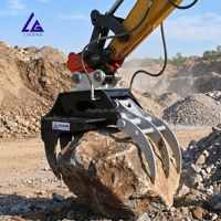 Râteau hydraulique multi-dents monté sur excavatrice pour la manutention de pierres, roches, bois, bûches et matériaux forestiers – Haute efficacité