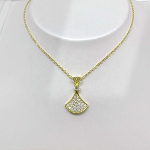 Collar con colgante en forma de abanico de plata 925, delicado, para novia, con circonita cúbica, chapado en oro de 18k, elegante, para mujer. - Product Image 1