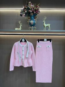 A11264 Completo da Donna in <span class=keywords><strong>Tweed</strong></span> Nero: Giacca Peplum con Ricami Bianchi e Gonna Midi - Elegante Outfit Formale per Ufficio/Cocktail - Product Image 4