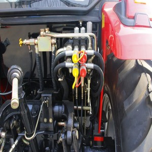 Tractor agrícola de bajo costo fabricado en China, 80HP, 90HP, 100HP, tracción en las 4 ruedas, fácil de operar con calidad garantizada - Product Image 4