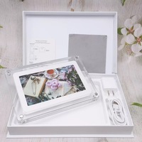 Venta al por mayor 7 pulgadas 8GB acrílico imagen NFT Video objeto infinito transparente marco de fotos Digital con función de rotación automática