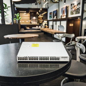 สวิตช์ C9200-48P-A แบบ 48 พอร์ต รองรับการเชื่อมต่อแบบ Stackable POE QoS VLAN ซีรีส์ C9200 ความจุ 176 Gbps สินค้าใหม่พร้อมจัดส่ง - Product Image 1