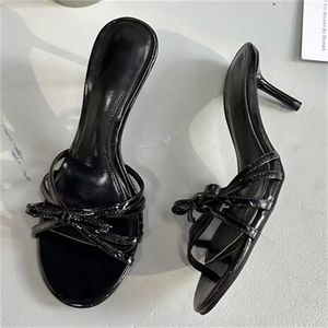 Sandalias de Tacón Alto con Lazo, Diseño Personalizado OEM ODM, Tallas Grandes para Mujer, Primavera 2026, Tacón de Aguja Rojo, Charol - Product Image 4