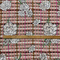 Broderie de sequins floraux sur tissu tweed rose pour veste, jupe, sac, canapé et décoration textile d'ameublement