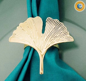 Anneau de serviette en métal de qualité supérieure, design bois de cerf, accessoire décoratif pour la maison, les dîners et les événements, disponible à la vente - Product Image 4