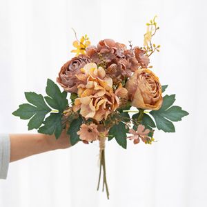 Bouquet de roses artificielles de style vintage avec bords brûlés ; Mariage, décoration intérieure ; Composition florale artificielle d'hortensias - Product Image 3