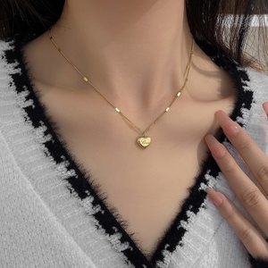 สร้อยคอสแตนเลสปรับได้สำหรับผู้หญิง ลดราคาสุดฮอต ดีไซน์ทันสมัย ชุบทอง พร้อมจี้รูปหัวใจ สำหรับสร้อยคอแฟชั่น - Product Image 5