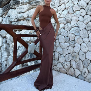 Vestido de Noche Largo para Mujer, Cuello Alto, Sin Mangas, Color Marrón Oscuro, con Recortes, Corte Entallado, Color Sólido, Poliéster - Product Image 2