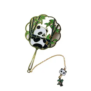 Alta qualidade Golden Metal Panda Marcadores com pingente Custom Chinese Style Metal Openwork Panda Marcadores