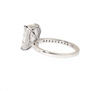 แหวนเพชรแล็บโกรว์ทรงเรเดียนท์แบบฮาโลซ่อน ตัวเรือนทองคำแท้ 10K 14K 18K สำหรับขายส่ง แหวนหมั้นแบบฮาล์ฟอีเทอร์นิตี้ - Product Image 4