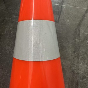Cono de Tráfico Grandchess de 30 cm, Material PE, Protección de Seguridad Vial - Product Image 4