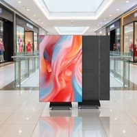 Kiosque d'affichage P2 triple pliage pour hall d'hôtel cinq étoiles, écran d'accueil mural, écran sur pied pour centre de conférences et informations événementielles