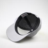 Casquette de baseball personnalisée à 5 panneaux, visière plate, en nylon, résistante à l'eau, perforée au laser, avec logo en caoutchouc, imperméable