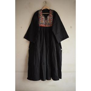 Robe longue brodée |   Robe en coton faite à la main |   Robe bohème ample |   Robe d'été ethnique |   Robe afghane à col en V - Product Image 1