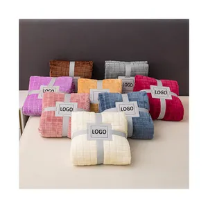 Offre Spéciale bon prix confortable décor à la maison Polyester Plaid Texture personnalisé flanelle polaire couvertures jette pour canapé-lit