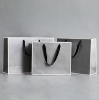Individuell Bedruckte Kleine Schwarze Recycelbare Kraftpapier-Geschenktüte mit Handgriff und Baumwollseil