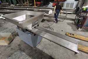 नई स्टेनलेस स्टील वाइटिंग हॉपर फीडर मशीन और रेस्तरां और खेतों के लिए आसान सफाई के साथ नई स्टेनलेस स्टील वाइब्रेटिंग होपर - Product Image 5