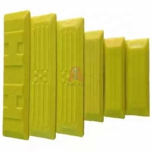 รองเท้าแผ่นยางขุดขนาดเล็กพร้อมสกรูและแผ่นเป้ายางยืดความยาวรวม300มม. 400มม. 450มม. 500มม. - Product Image 1