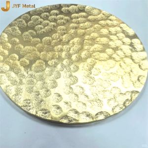แผ่นเหล็กสแตนเลสสีเงินลายรังผึ้ง ผิวแบบค้อนทุบ ตามมาตรฐาน JIS สำหรับงานดัด ตัด เชื่อม ความหนา 0.5-0.8 มม. สำหรับผนัง - Product Image 4