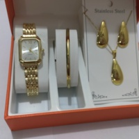 Ensemble de 5 montres pour femmes, design carré, bracelet en acier doré, montres à quartz, ensemble de bijoux en acier inoxydable