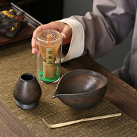 Vente en gros Bol à matcha en poterie d'argile brute de style japonais Service à thé japonais pour la fabrication de matcha Bol de 180 ml à la main avec bec verseur