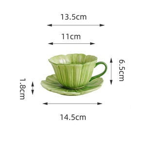 Vaisselle en céramique peinte à la main en forme de fleur, ensemble d'assiettes florales uniques pour cadeau de mariage, vente en gros directe d'usine - Product Image 2