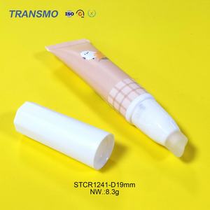 Tube de baume à lèvres en plastique doré, emballage vide pour brillant à lèvres avec logo personnalisé, tube souple avec capuchon - Product Image 5