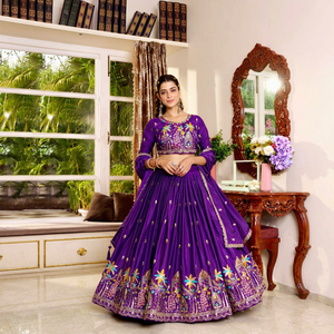 Colección Pure Wedding, Lehenga Choli de Crepé de Seda con Bordado de Lentejuelas y Trabajo con Hilos, Lehenga Choli para Mujer - Product Image 1