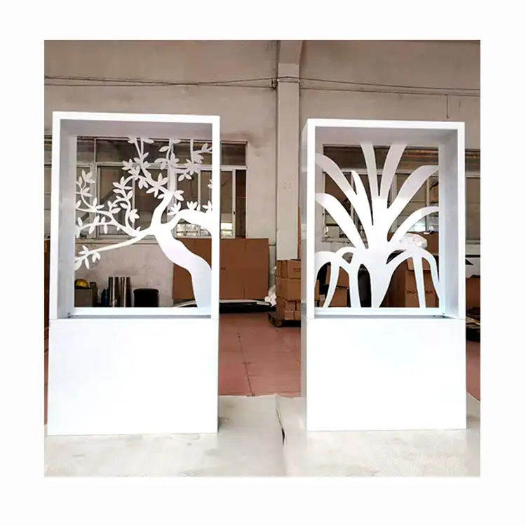 Vaso da fiori di colore arrugginito in acciaio stagionato personalizzato Design minimalista vaso da giardino in metallo irregolare per appendere il pavimento a parete