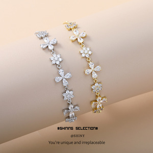 สร้อยข้อมือประดับดอกไม้เพทายสีทอง ดีไซน์สวยหรู ปรับขนาดได้ เหมาะสำหรับเป็นของขวัญสำหรับผู้หญิง - Product Image 5