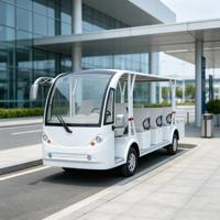 Véhicule électrique de tourisme de luxe à 11 places avec carrosserie moderne et épurée, phares LED intégrés et pare-brise panoramique