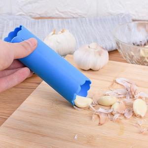 Tubo pelador <span class=keywords><strong>de</strong></span> ajo <span class=keywords><strong>de</strong></span> silicona <span class=keywords><strong>de</strong></span> grado alimenticio, rodillo manual fácil para quitar la piel del ajo, limpieza rápida, <span class=keywords><strong>manos</strong></span> sin olor, utensilios <span class=keywords><strong>de</strong></span> cocina - Product Image 1