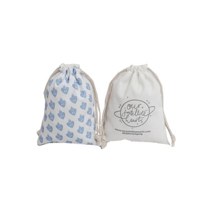 Petit sac en toile de coton bleu avec cordon de serrage, impression personnalisée, pochette à cordon lavable, cadeau scolaire, sac en coton - Product Image 1