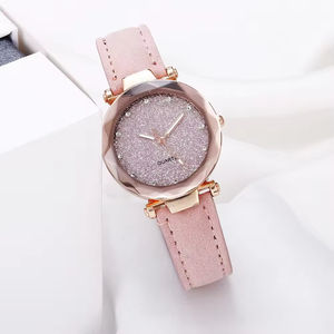 La montre pour femmes à la mode avec un design en forme d'étoile et un bracelet givré et des marqueurs romains - Product Image 6
