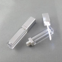 Vente en gros de tubes vides de brillant à lèvres LED carrés dorés brillants en noir mat de 5ml 7ml 8ml avec lumière LED et miroir