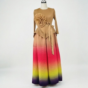 Robe plissée décontractée trapèze en dentelle pour femme, avec décoration de pétales, couleur dégradée, grande taille, ODM Miyake – Vente en gros - Product Image 2