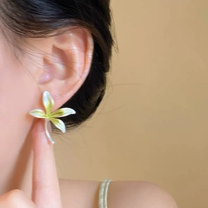Gradient Green White 3D Flower Stud Earrings Fresh <b>Floral</b> Minimalist Ear Jewelry For Women - Product Image 2