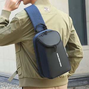 Vente directe d'usine conception de bande réfléchissante étanche Oxford matériel USB sac de poitrine à bandoulière - Product Image 6