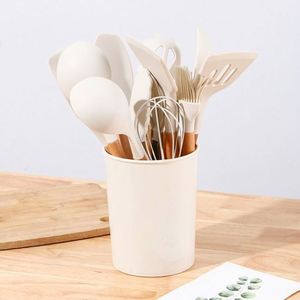 Fabricants de silicone Ensemble de cuisine à pois Seau de rangement à manche en bois Ensemble d'ustensiles de cuisine en silicone 12 pièces Pelle en silicone - Product Image 2