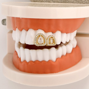 Anneaux de <span class=keywords><strong>nez</strong></span> creux double cœur Grand Zircon Bijoux de corps tendance Hip-Hop Halloween Personnalité Mode Dents d'or de haute qualité - Product Image 3